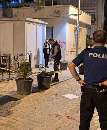 Yolda yürürken tabancalı saldırıda yaralandı