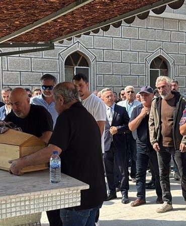 Umay bebek, aynı kazada ölen annesinin yanına defnedildi
