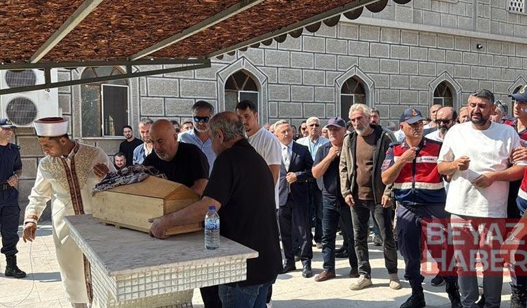 Umay bebek, aynı kazada ölen annesinin yanına defnedildi