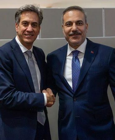 Bakan Fidan, Birleşik Krallık Dışişleri Bakanı Miliband ile görüştü