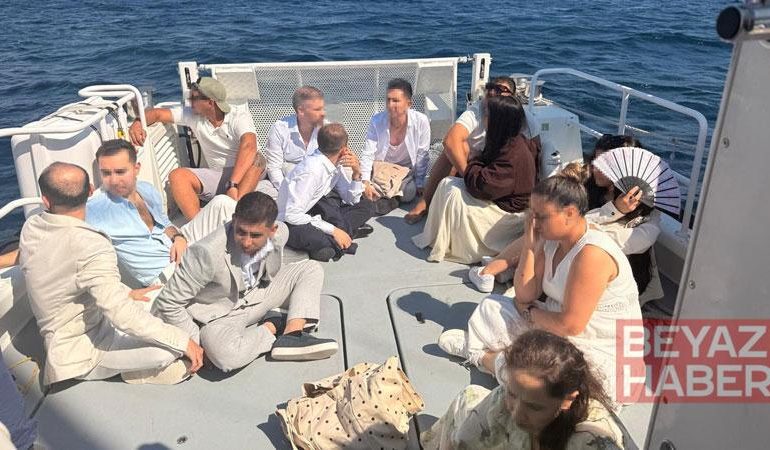 Şık giyinerek yurt dışına kaçmak isteyen 12 kaçak göçmen yakalandı