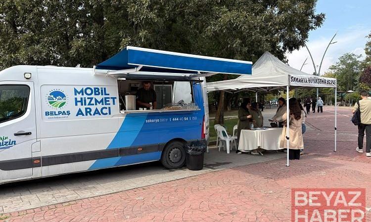Sakarya Büyükşehir Belediyesi ekipleri, üniversitelileri kampüste karşıladı