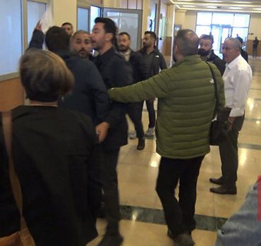 Dilovası'ndaki fabrika yangını davasında keşif gerginliği: Taraflar birbirine girdi