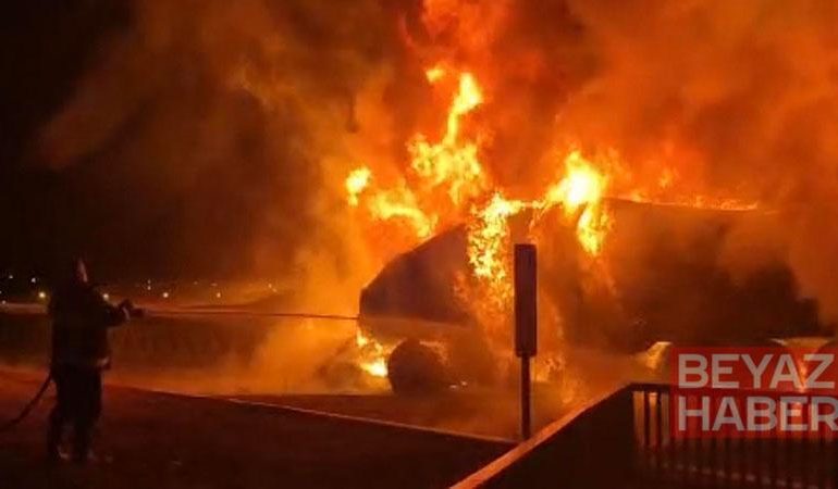 Seyir halinde alev alan TIR köprüden düştü