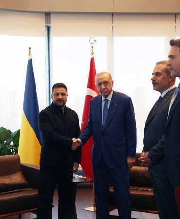 Cumhurbaşkanı Erdoğan, Ukrayna Devlet Başkanı Zelenskiy ile görüştü