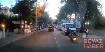 Avcılar’da motosikletten inerken düştü; otomobilin altında kalmaktan son anda kurtuldu