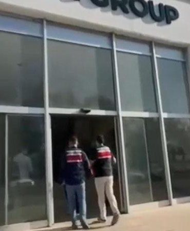 Trafik kazası geçirenlerin kişisel verilerini ele geçiren 11 şüpheli adliyeye sevk edildi