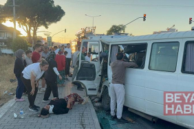 Beton mikseri karşı yola geçip iki minibüsle çarpıştı; 1 ölü, 8 yaralı