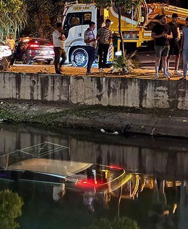 Kontrolden çıkan otomobil, sulama kanalına uçtu
