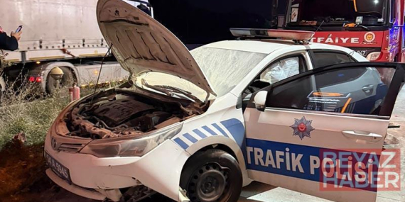 Radar görevi yapan polis aracına çarpan TIR