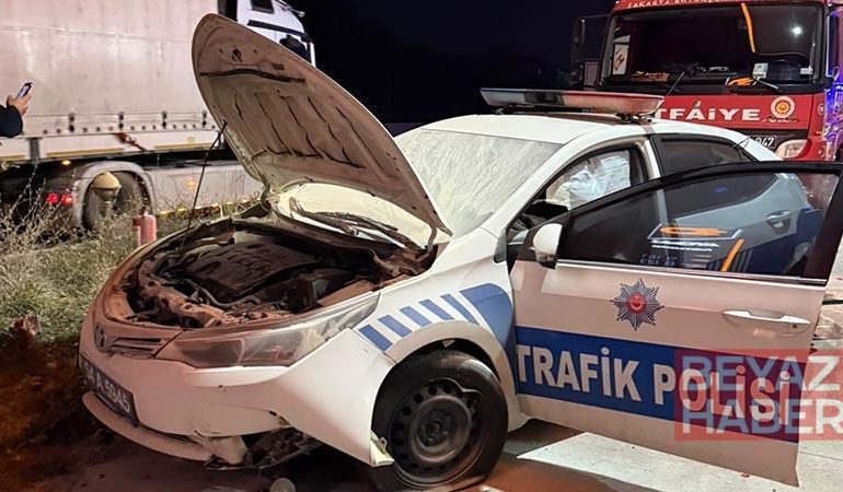 Radar görevi yapan polis aracına çarpan TIR