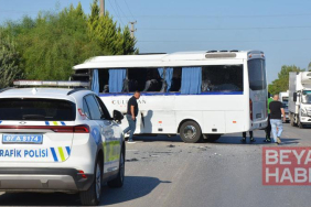 Servis midibüsü tur otobüsüne çarptı: 6 yaralı