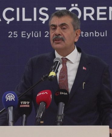 Bakan Tekin: Bu yıl ortaokulu bitiren 100 öğrencinin 45 tanesi meslek lisesine gitti