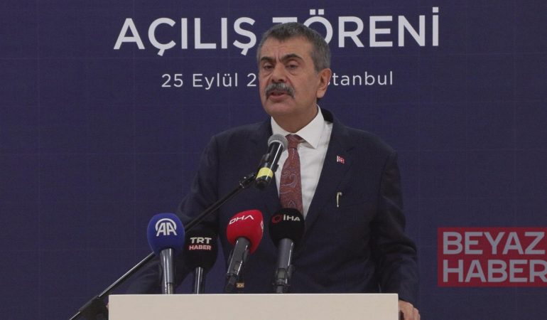 Bakan Tekin: Bu yıl ortaokulu bitiren 100 öğrencinin 45 tanesi meslek lisesine gitti