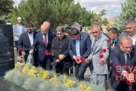 Neşet Ertaş, mezarı başında anıldı