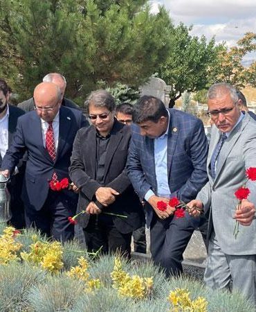 Neşet Ertaş, mezarı başında anıldı