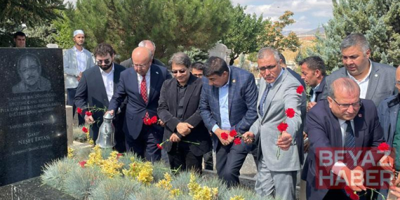 Neşet Ertaş, mezarı başında anıldı
