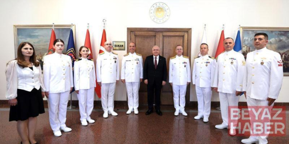 Bakan Güler, Deniz Kuvvetleri Komutanı Tatlıoğlu ile bir araya geldi