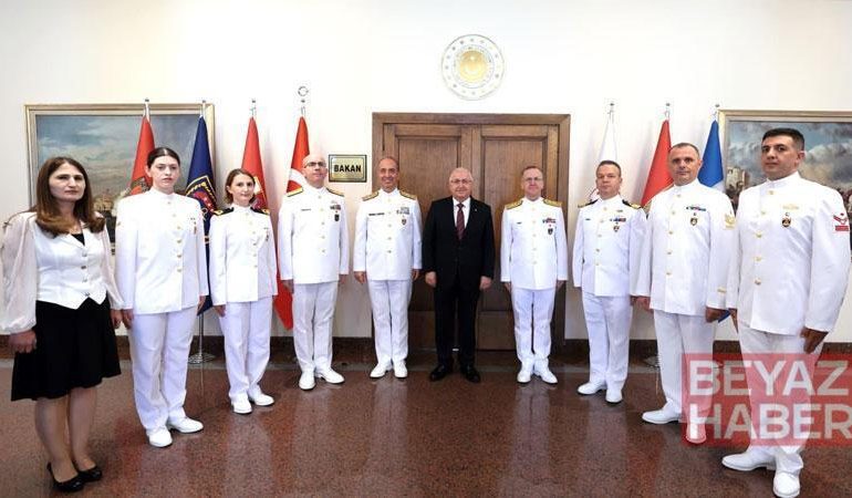 Bakan Güler, Deniz Kuvvetleri Komutanı Tatlıoğlu ile bir araya geldi