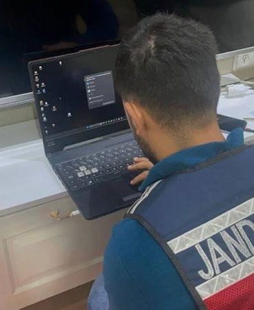 Yasa dışı sorgu paneli operasyonunda 2 gözaltı
