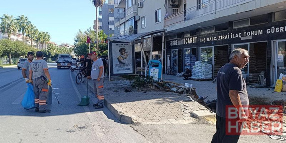 Otomobil önce yayaya ardından duraktaki karı kocaya çarptı; 3 yaralı