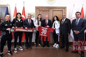 Bakan Güler, Yüksekova Spor Kadın Futbol Takımı sporcuları ile görüştü