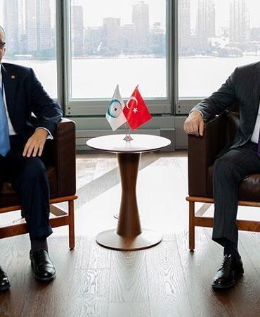 Bakan Fidan, İİT Genel Sekreteri Ahmed ile bir araya geldi