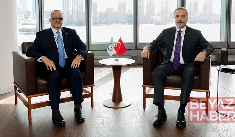 Bakan Fidan, İİT Genel Sekreteri Ahmed ile bir araya geldi