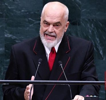 Arnavutluk Başbakanı Edi Rama'ya New York'ta protesto: Yumurta fırlatıldı