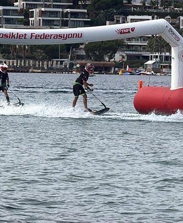 Bodrum’da su jeti ve motosurf yarışları nefes kesti