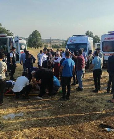 Diyarbakır’da devrilen otomobildeki 4’ü çocuk, 9 kişi yaralandı