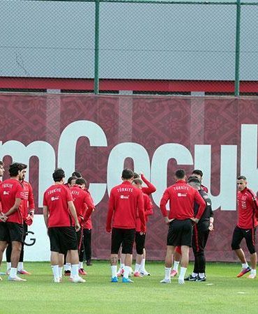 A Milli Futbol Takımı, İtalya maçı hazırlıklarına başladı