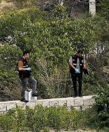 Babasının kucağındayken üzerine kaya parçası düşen çocuk, öldü