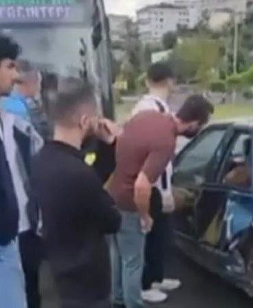 Başakşehir’de İETT otobüsü ile otomobil çarpıştı: 3 yaralı