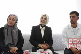 Bakan Göktaş, evlilik kredisinden yararlanan yeni evli çiftin ilk misafiri oldu