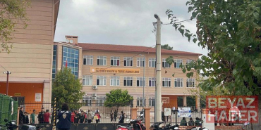 Manisa’daki okulda öğrenciler yeniden dersbaşı yaptı