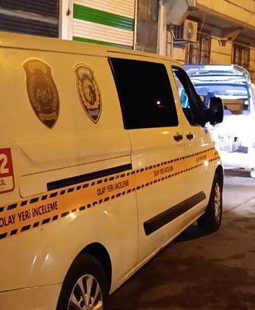 Sokak ortasında tartıştığı arkadaşını bıçakla öldürdü