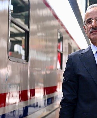 Turistik Karaelmas Ekspresi yeniden raylara iniyor