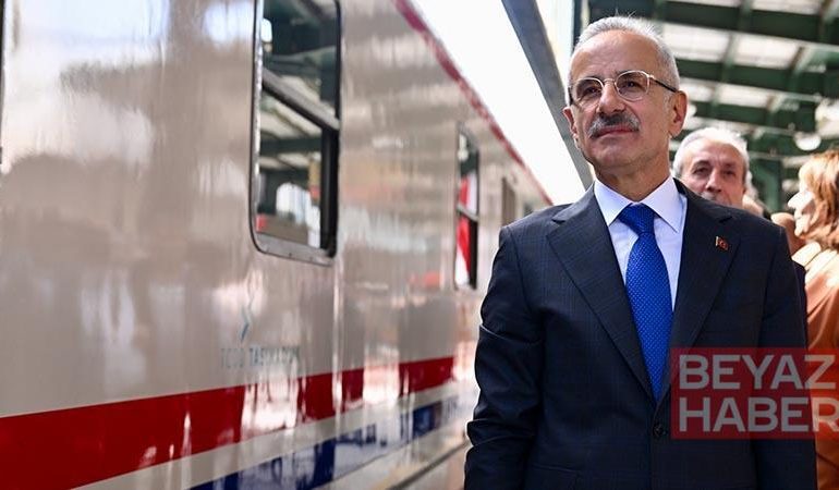 Turistik Karaelmas Ekspresi yeniden raylara iniyor