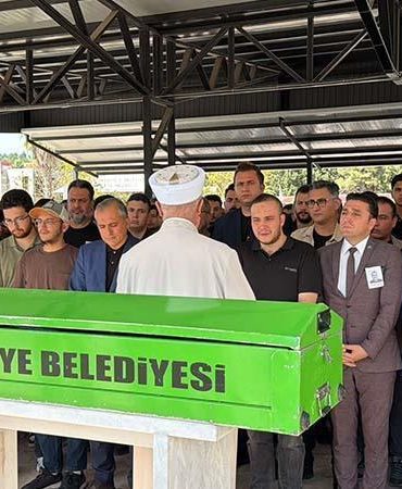 Yeğeninin öldürdüğü öğretmen son yolculuğuna uğurlandı