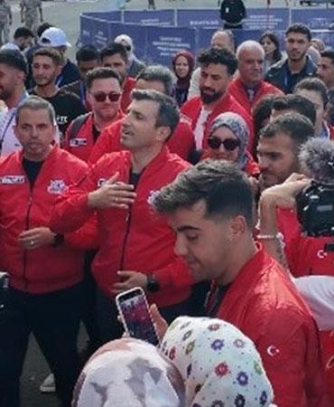 Selçuk Bayraktar, Şanlıurfa’da türküyle karşılandı