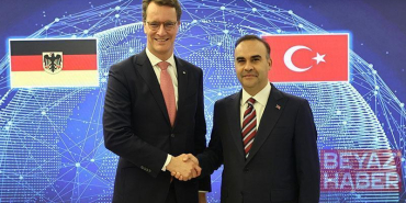 Bakan Kacır, Almanya’nın Kuzey Ren-Vestfalya Eyaleti Başbakanı Wüst ile bir araya geldi