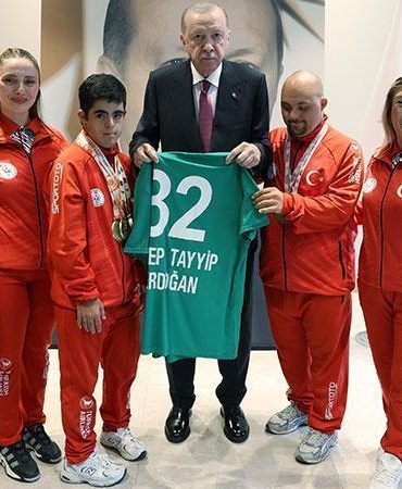 Cumhurbaşkanı Erdoğan, Türkiye Özel Sporcular Spor Federasyonu temsilcilerini kabul etti