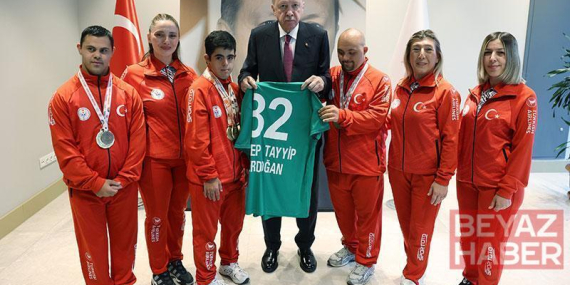 Cumhurbaşkanı Erdoğan, Türkiye Özel Sporcular Spor Federasyonu temsilcilerini kabul etti