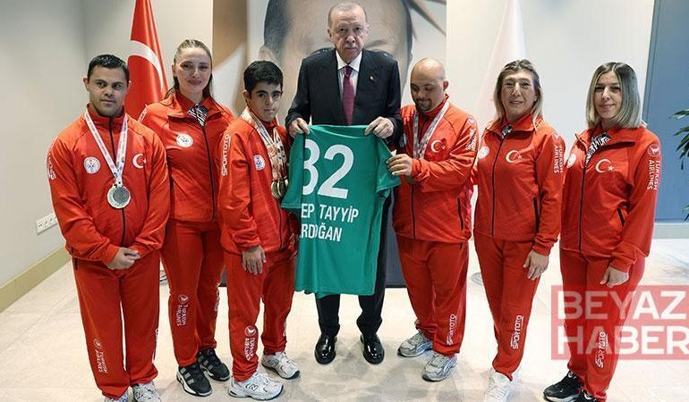 Cumhurbaşkanı Erdoğan, Türkiye Özel Sporcular Spor Federasyonu temsilcilerini kabul etti