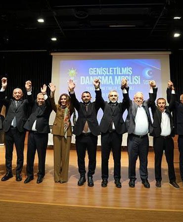 Ataşehir’de CHP’li 6 meclis üyesi AK Parti’ye katıldı
