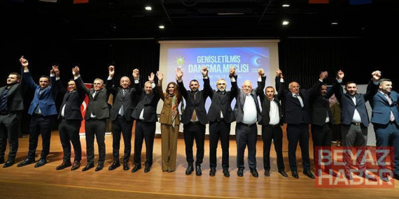 Ataşehir’de CHP’li 6 meclis üyesi AK Parti’ye katıldı