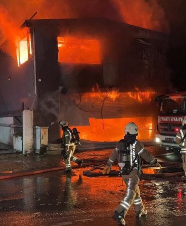 Esenyurt'ta iş yerinde yangın