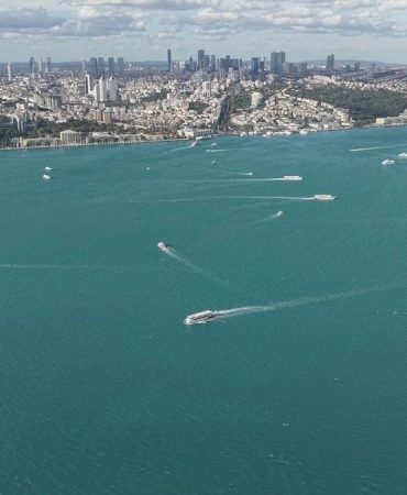 İstanbul'da yağmur sonrası denizin rengi değişti