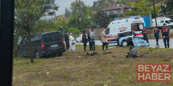 Kaza sonrası araç ikiye bölündü: 1 ölü, 4 yaralı